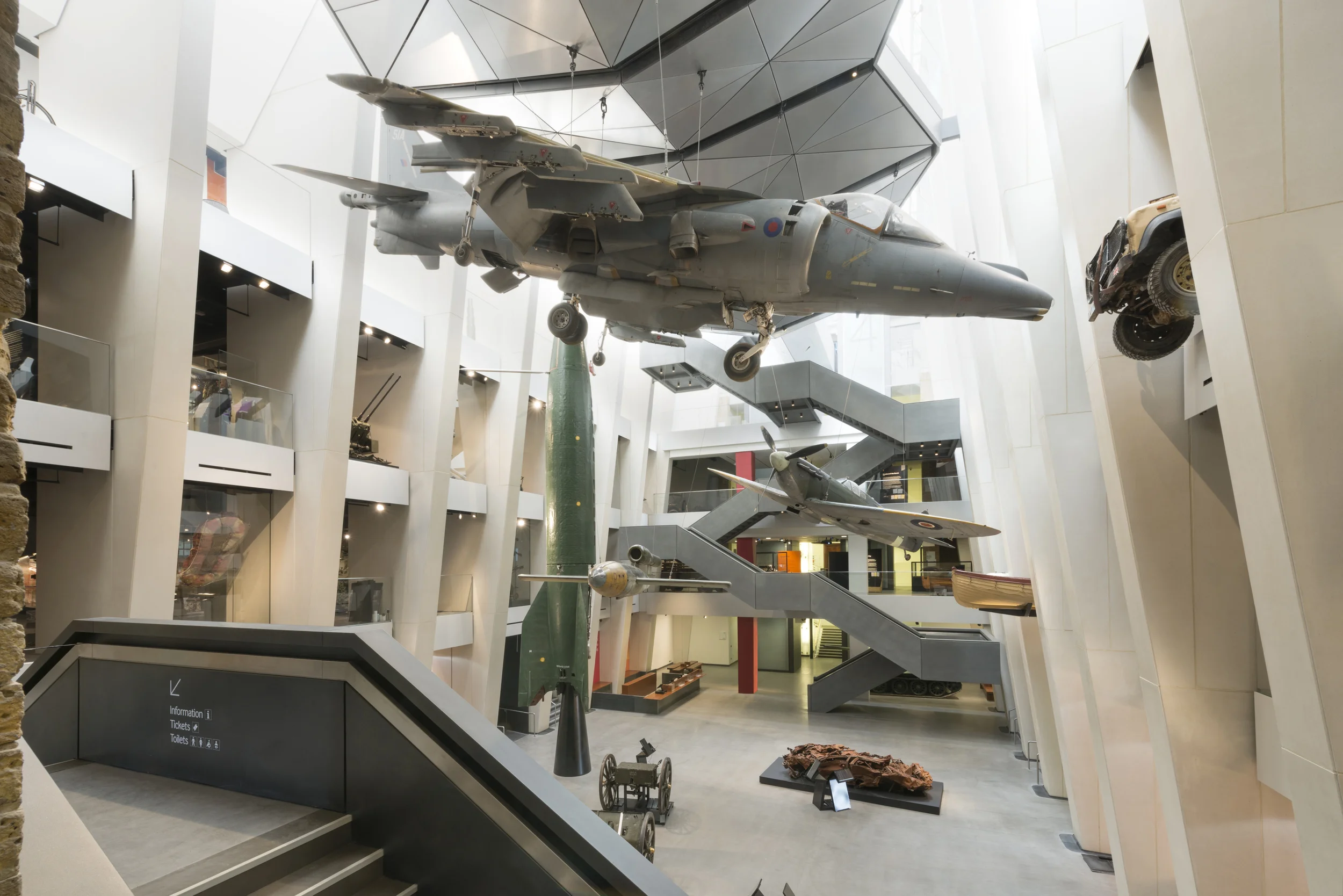 ★日本未入荷★ロンドン【Imperial War Museum】外観トート Imperial War Museum, London — George Sexton Associates